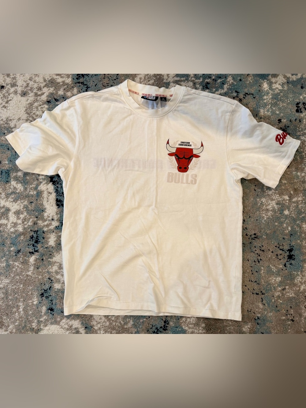 NWOT Light Cream NBA Chicago Bulls Thick Cotton Graphic Tee - Men’s M